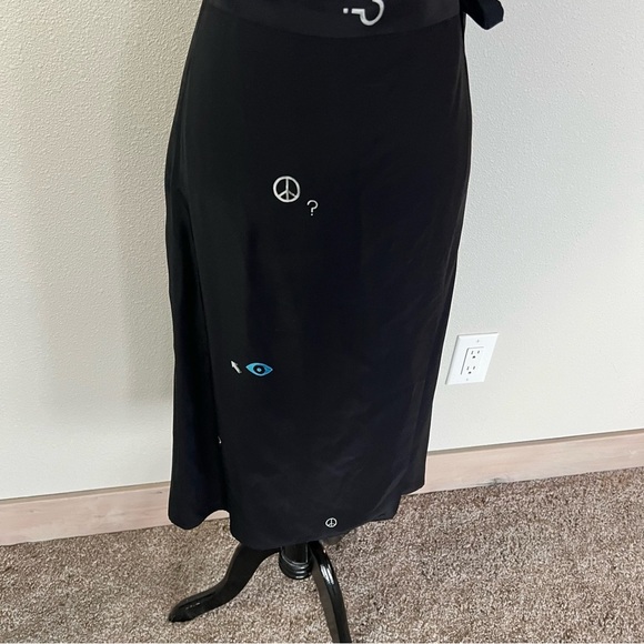 New VEDA Black Silk Adjustable Strap Peace Dress NWT Graphic Casual Women Medium - Picture 4 of 14